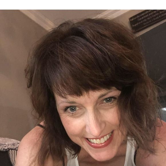 Meet your Posher, Julie - Picture 1 of 1
